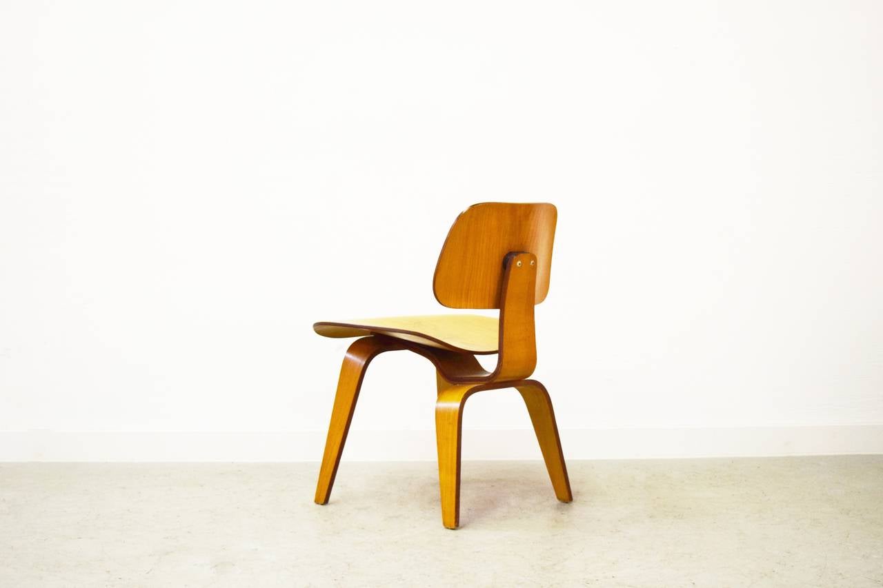 Early DCW Chair by Charles and Ray Eames. Chair has the early 5/2/5 screw configuration and is in all original condition.