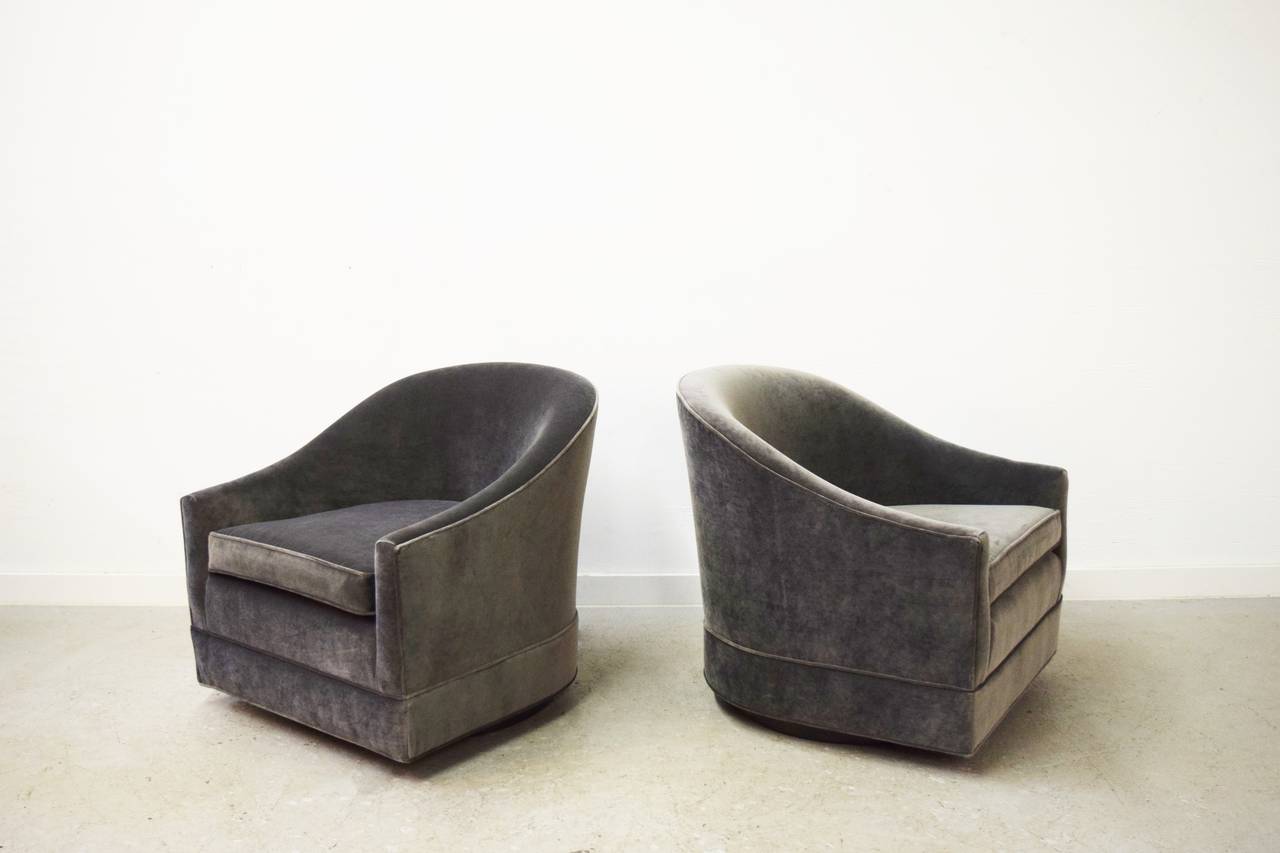 Mid-Century Modern Pair of Harvey Probber Swivel Lounge Chairs