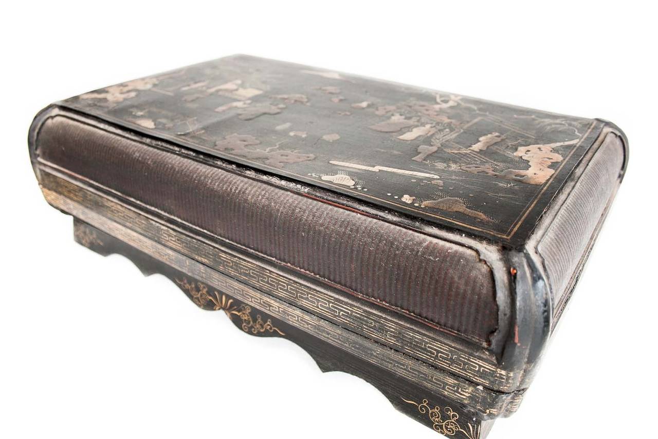 Chinese Storage Box with Decorated Lid and Finely Woven Cane For Sale