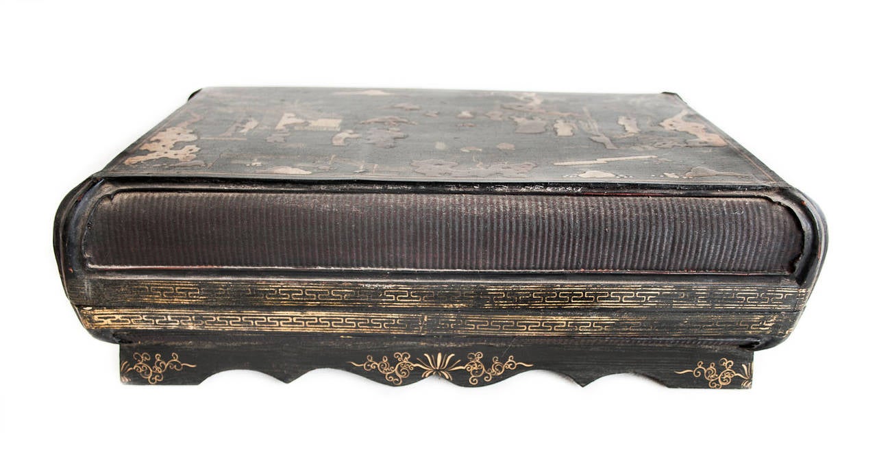 19th Century Storage Box with Decorated Lid and Finely Woven Cane For Sale