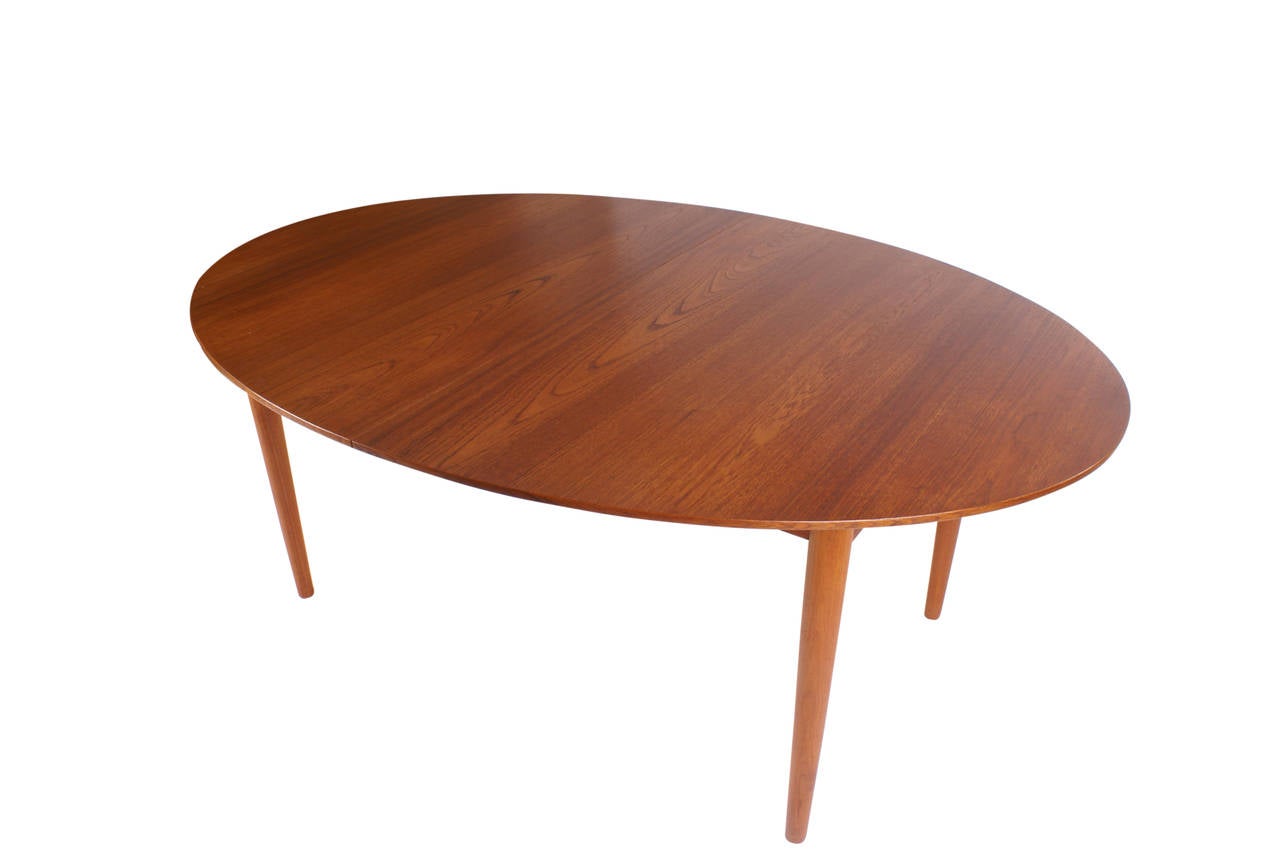 Finn Juhl 'Judas' Extendable Dining Table for Niels Vodder 1