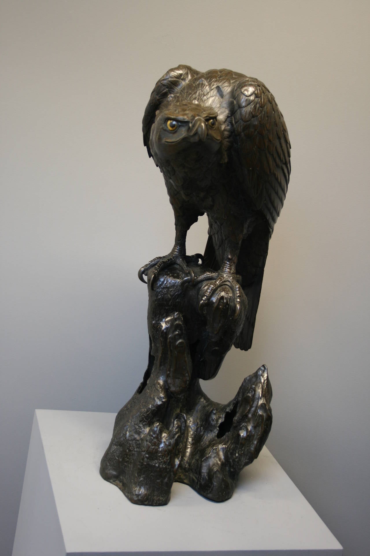 A very large Japanese bronze Hawk Koro (incense burner) sculpture 3