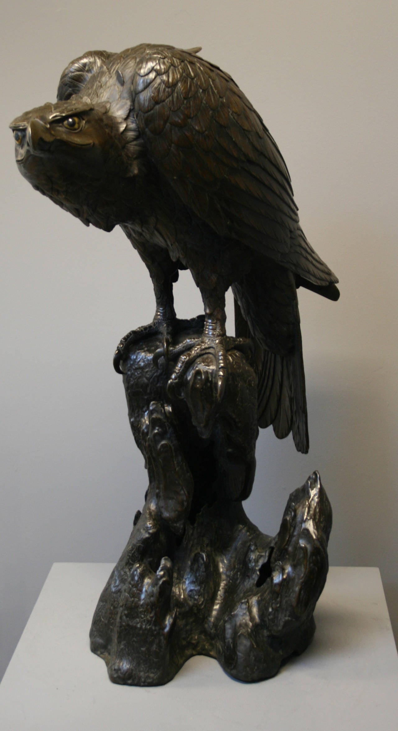 A very large Japanese bronze Hawk Koro (incense burner) sculpture 4