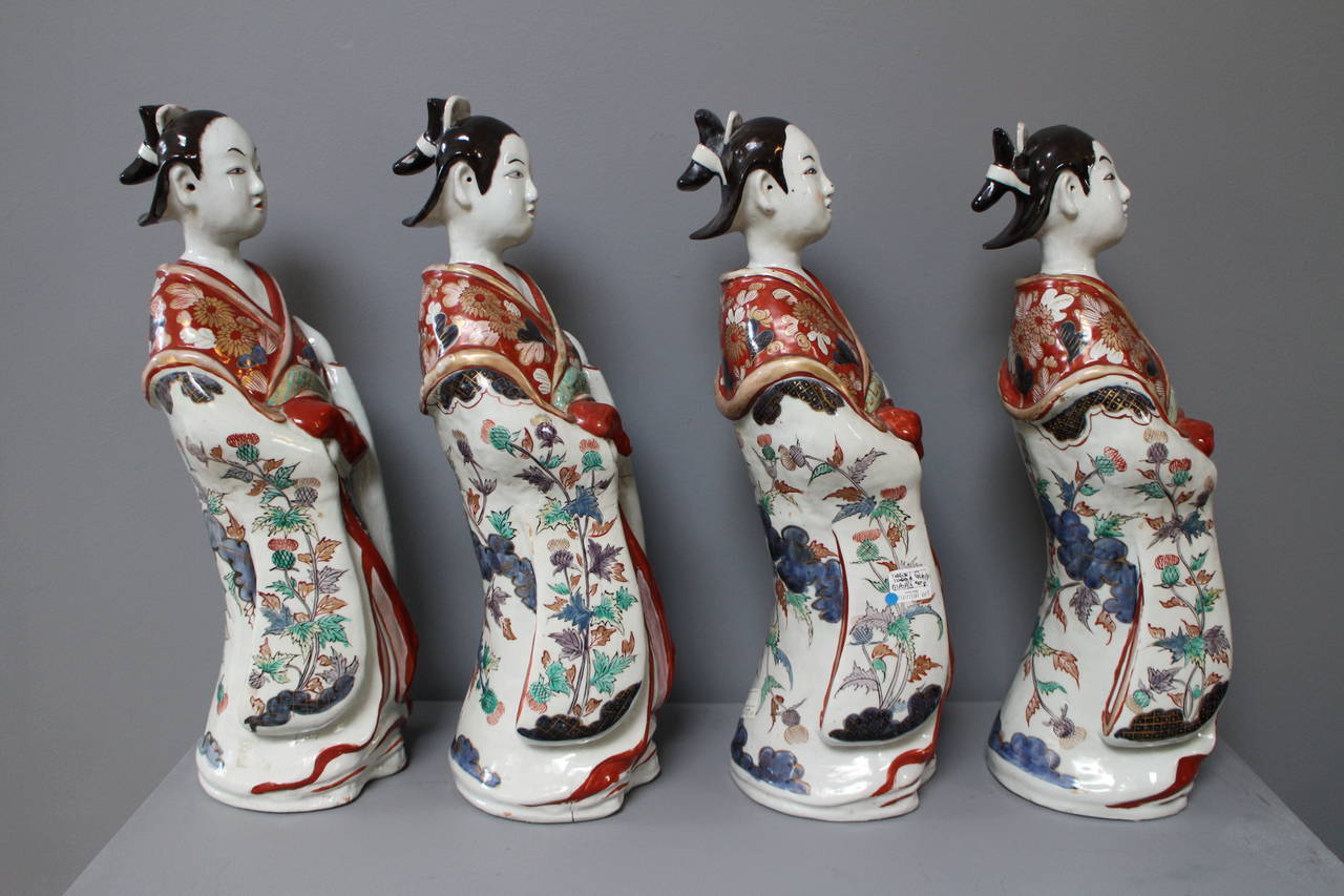 Collection of Eight Early Japanese Arita, Imari, Bijin Figures In Good Condition For Sale In London, GB
