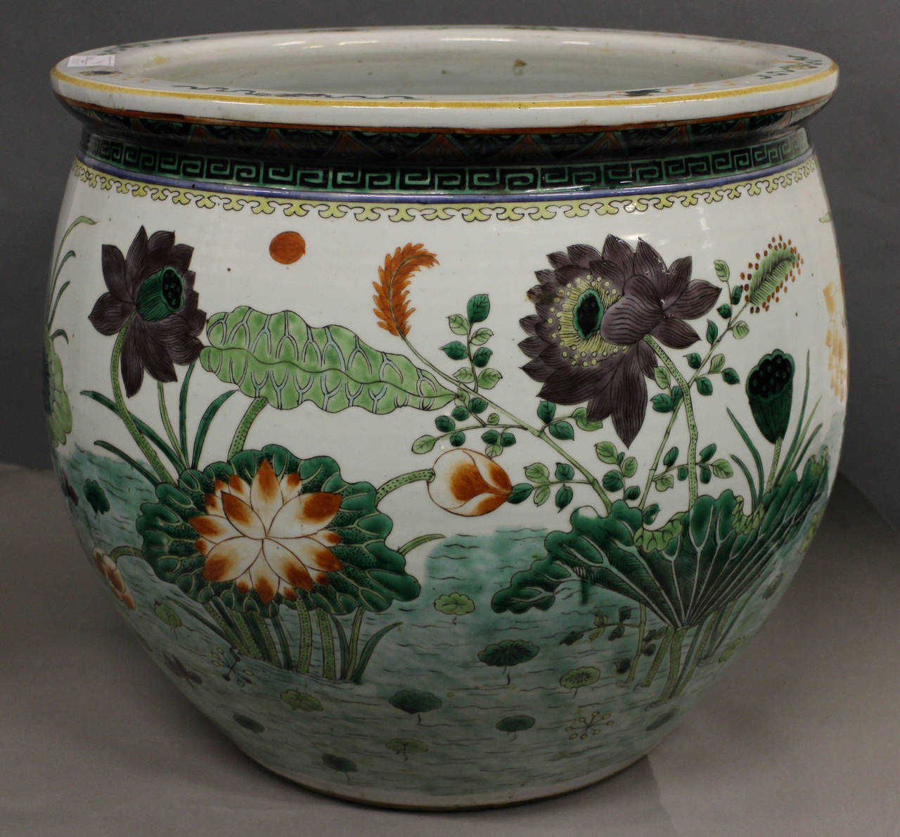 Chinese Famille Verte Jardinière Decorated with Ducks and a Lily Pond For Sale 1