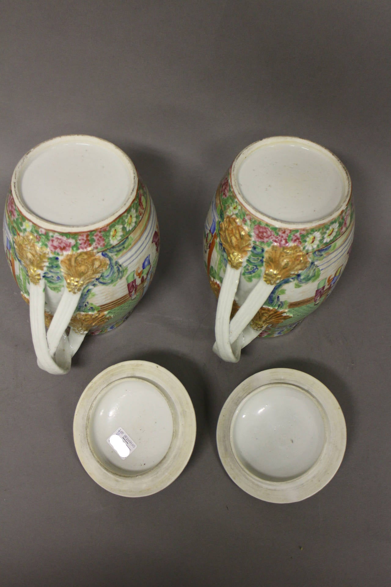 Pair of Cantonese Jugs and Lids For Sale 5