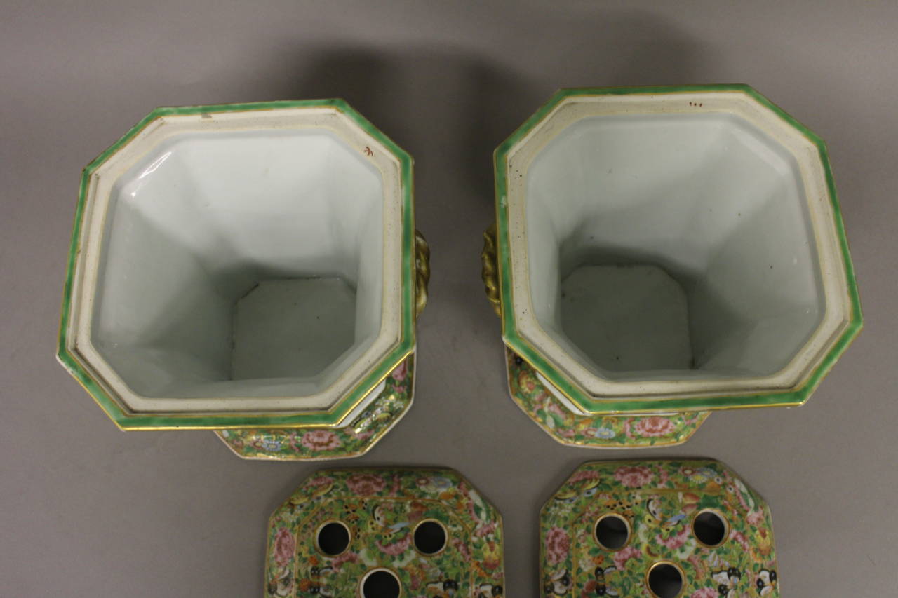 Pair of Cantonese Bough Pots and Covers In Excellent Condition For Sale In London, GB