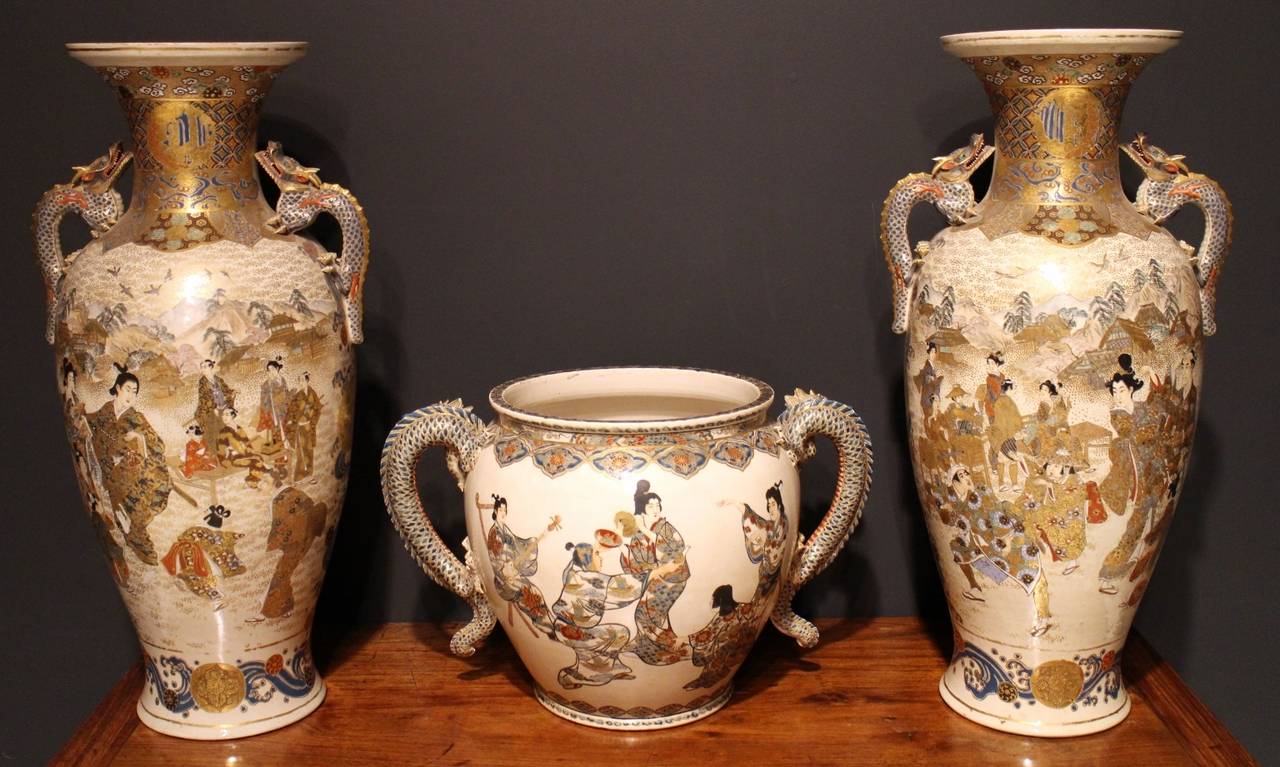 Set of Three Japanese Satsuma Vases with an Acrobat Design In Good Condition For Sale In London, GB