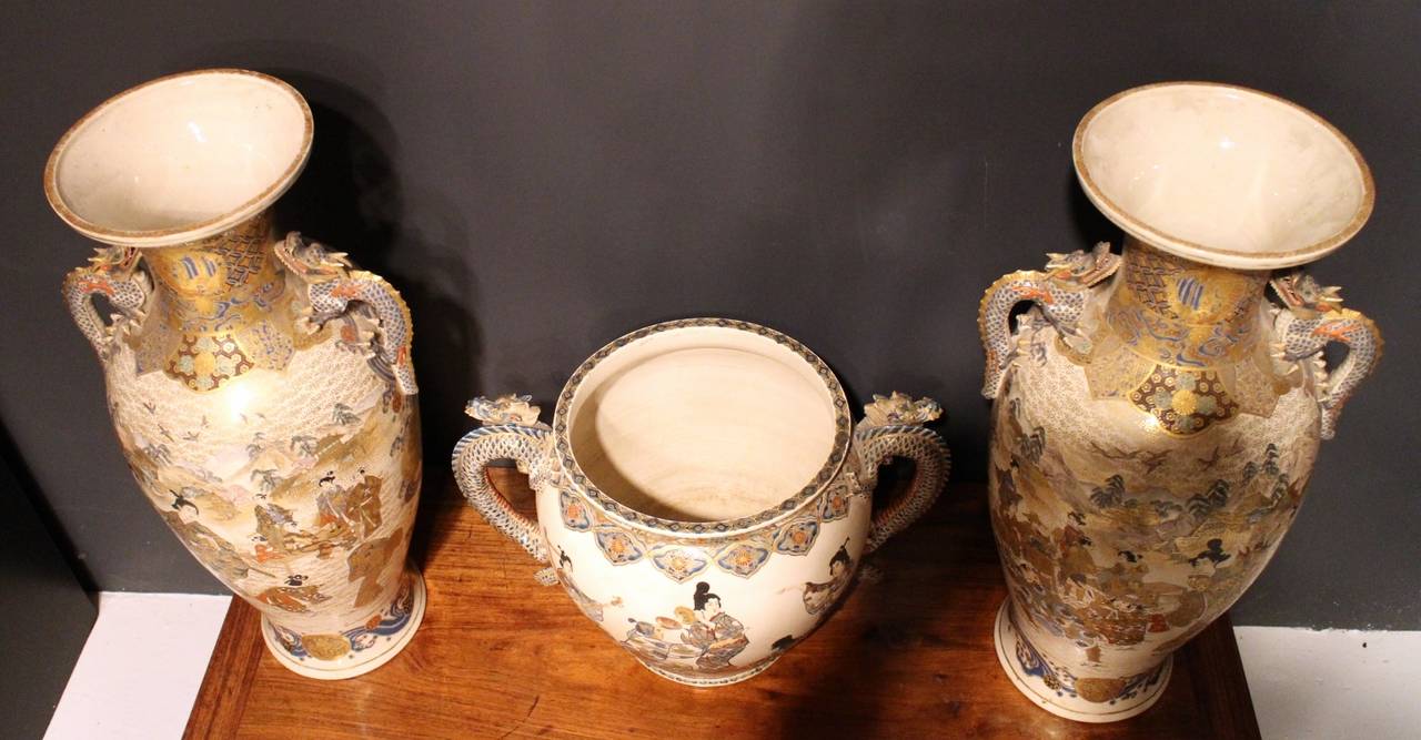 Set of Three Japanese Satsuma Vases with an Acrobat Design For Sale 3