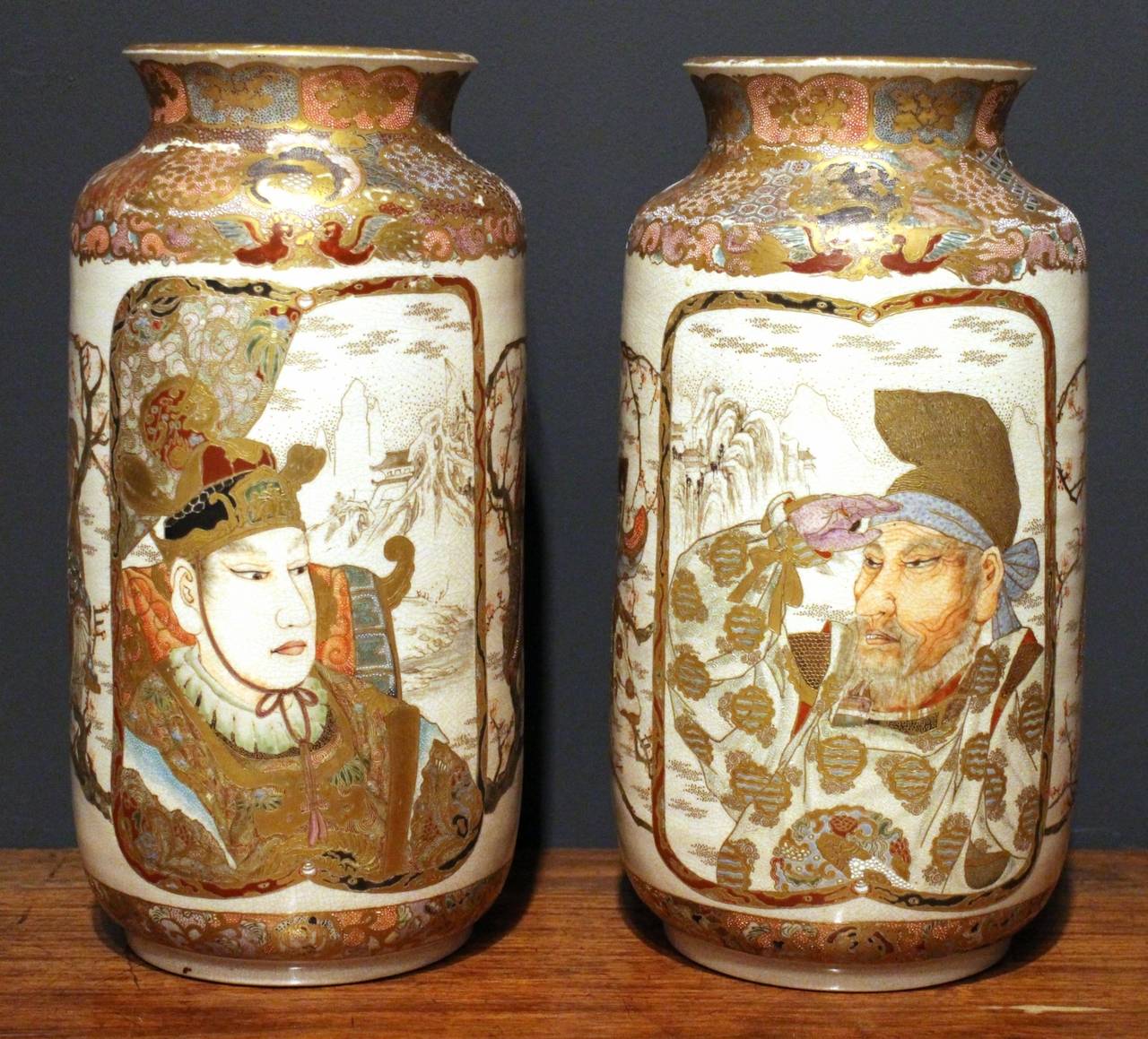 Pair of Japanese Satsuma Vases Decorated with Portraits of Samurai For Sale 2