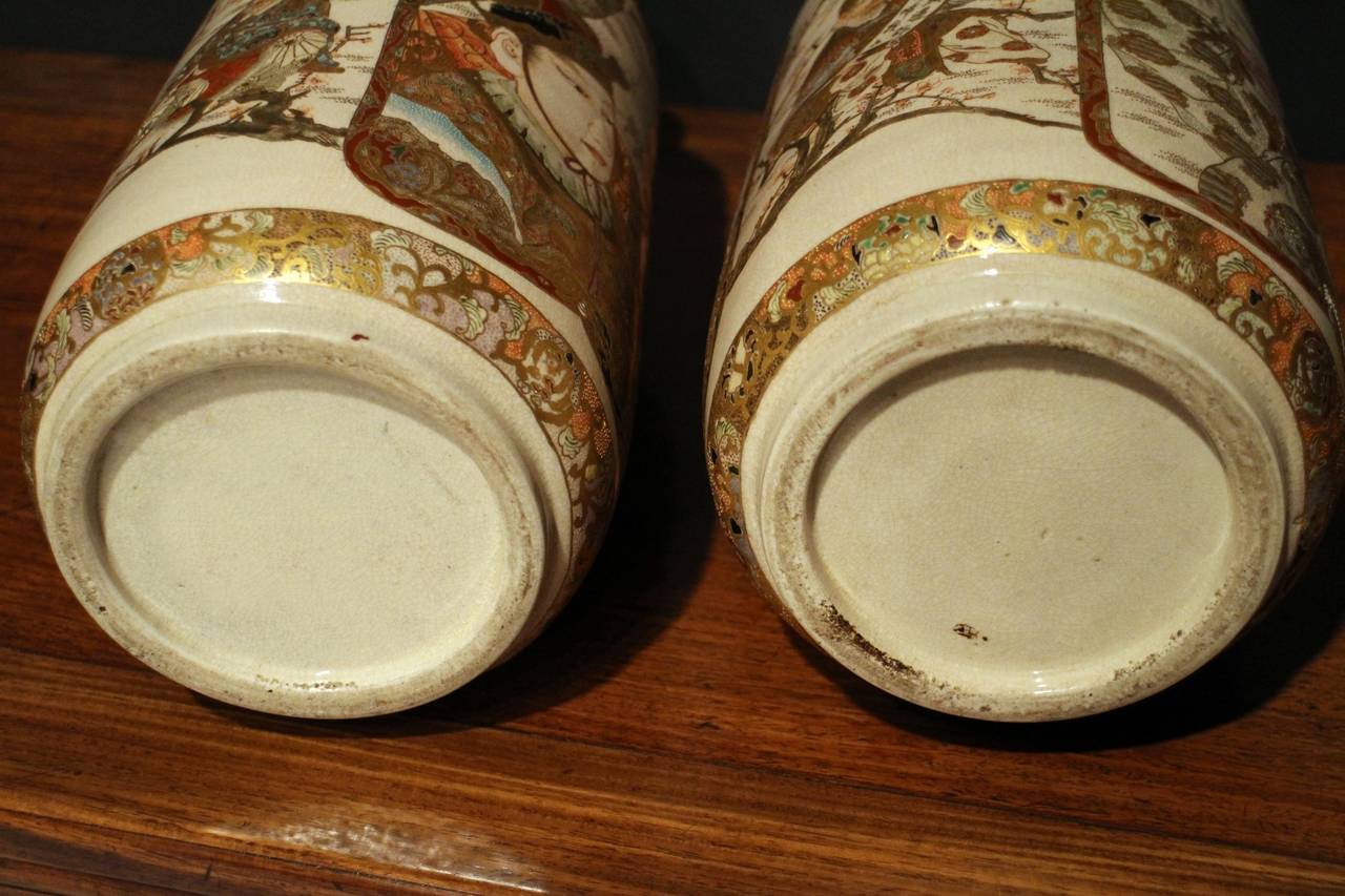 Pair of Japanese Satsuma Vases Decorated with Portraits of Samurai For Sale 1
