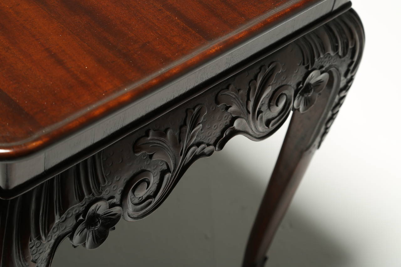 Irish Chippendale Style Mahogany Dished Top Silver Table In Good Condition In Oberstown, Lusk, IE