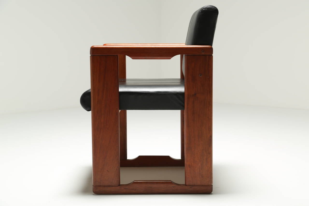 Italian Tobia Scarpa Dialogo armchair with leather seat. For Sale