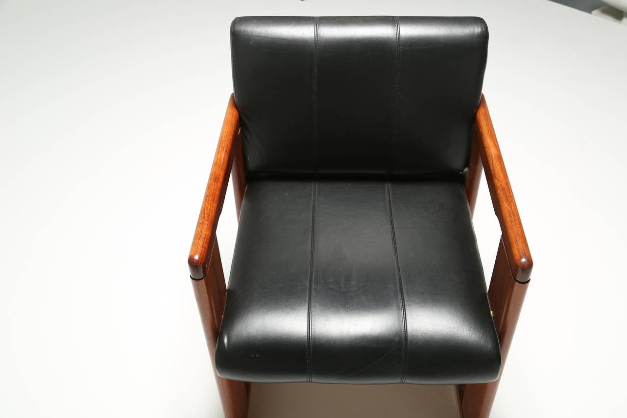 Tobia Scarpa Dialogo armchair with leather seat. For Sale 4