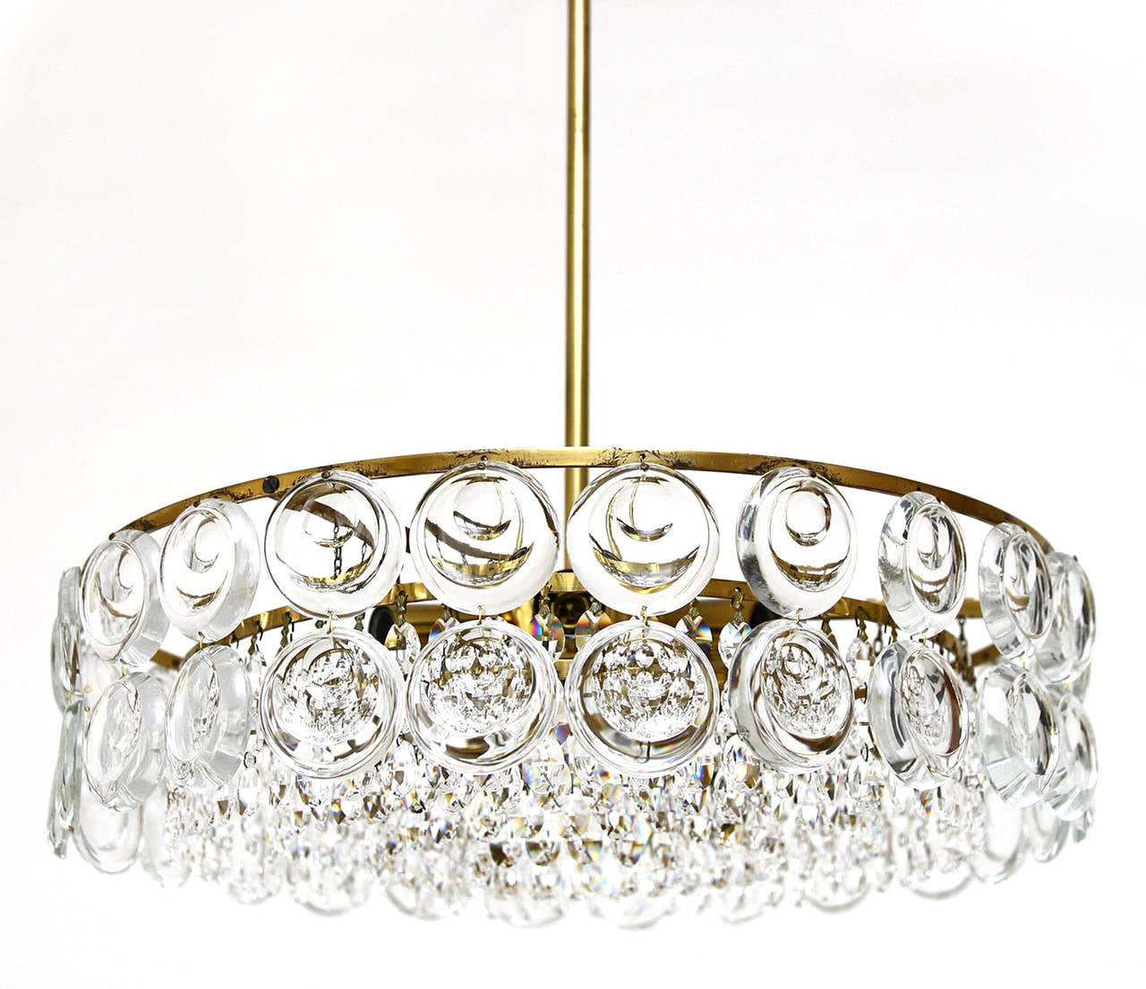 Impressive Italian chandelier or flush mount light with large crystals in the style of Sciolari from the 1960s / 1970s. The crystals have the form of large lenses. Nice patina on brass.

We can provide a flush mount fixture or a brass stem in any