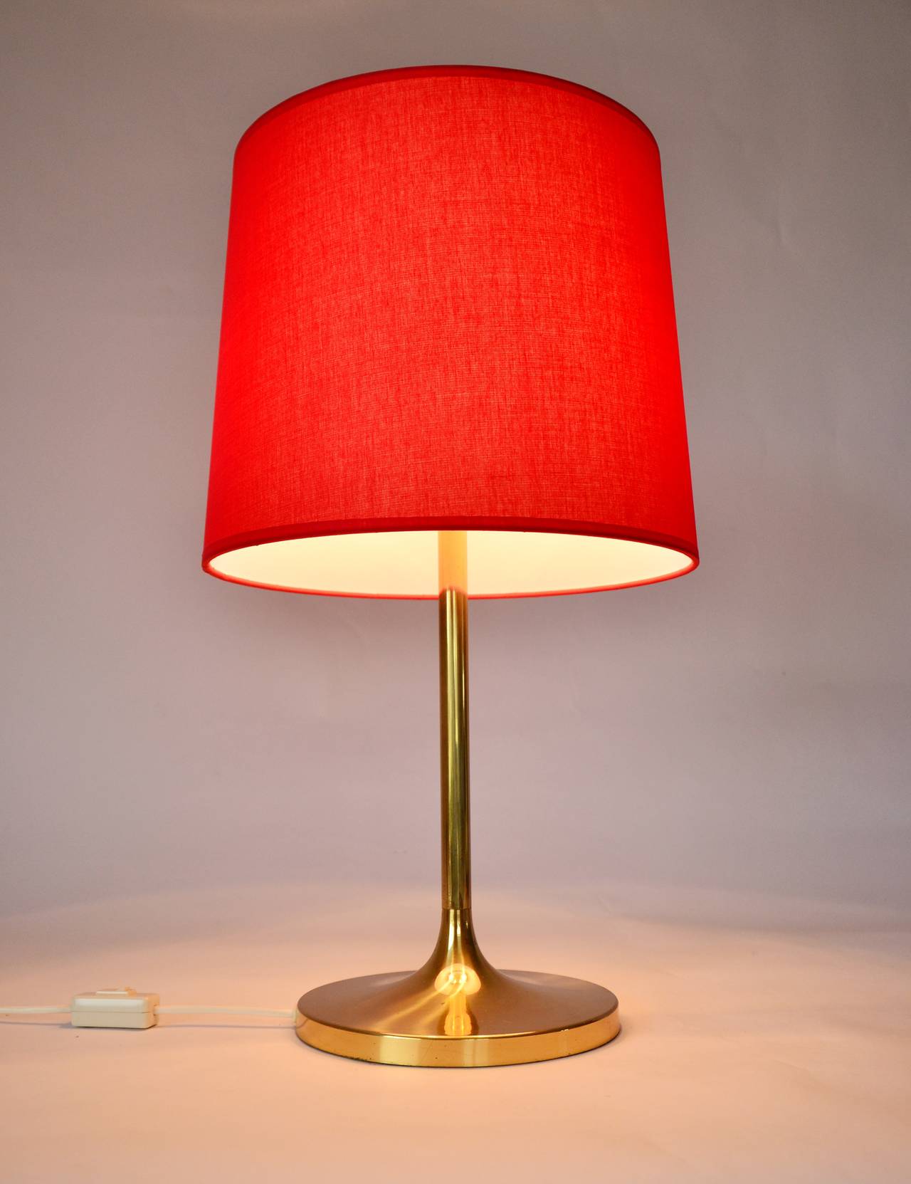 Mid-Century Modern Kalmar Brass Red Tulip Stand Desk Table Lamp 1960s 2 bulbs For Sale
