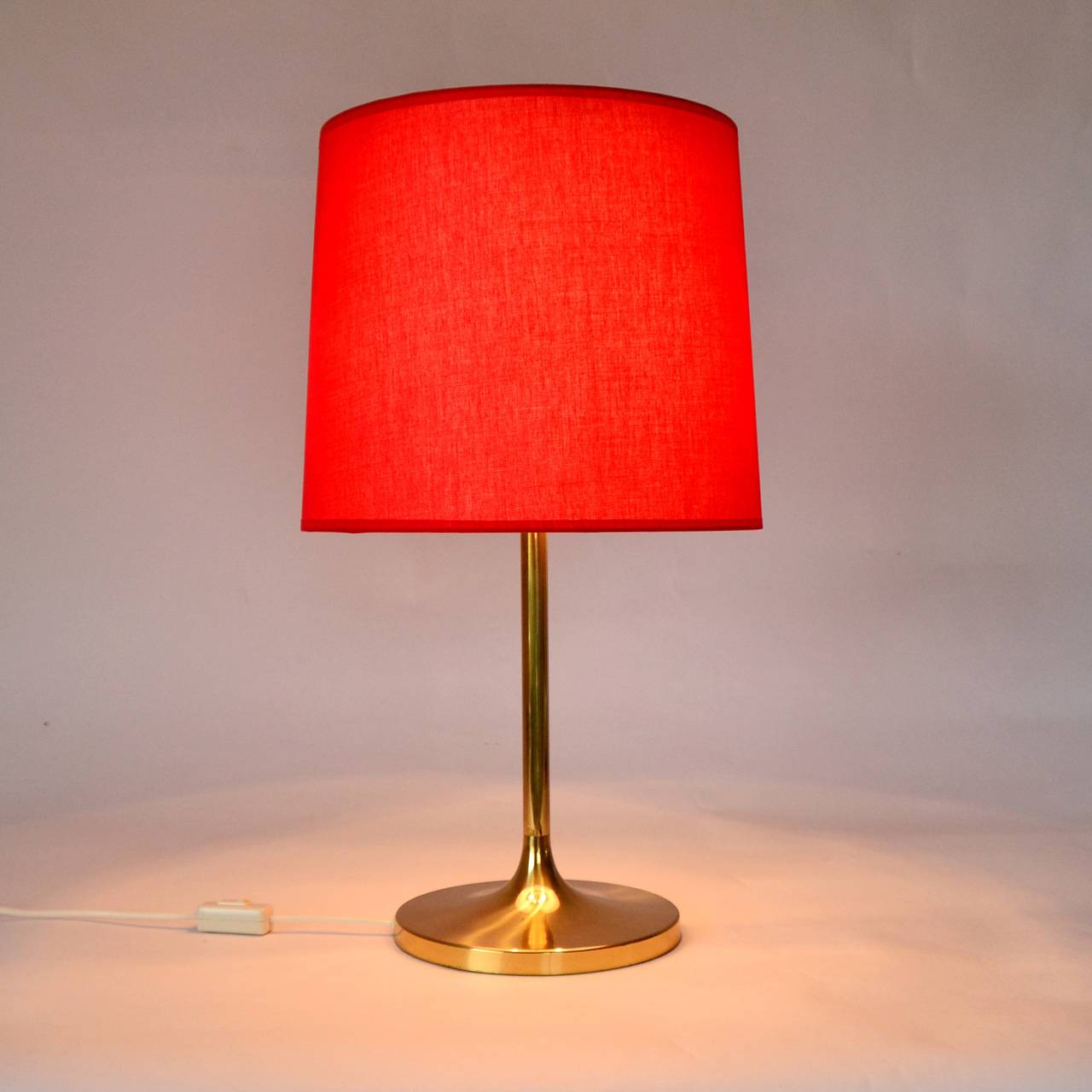 Autrichien Kalmar Brass Red Tulip Stand Desk Lamp 1960s 2 bulbs en vente