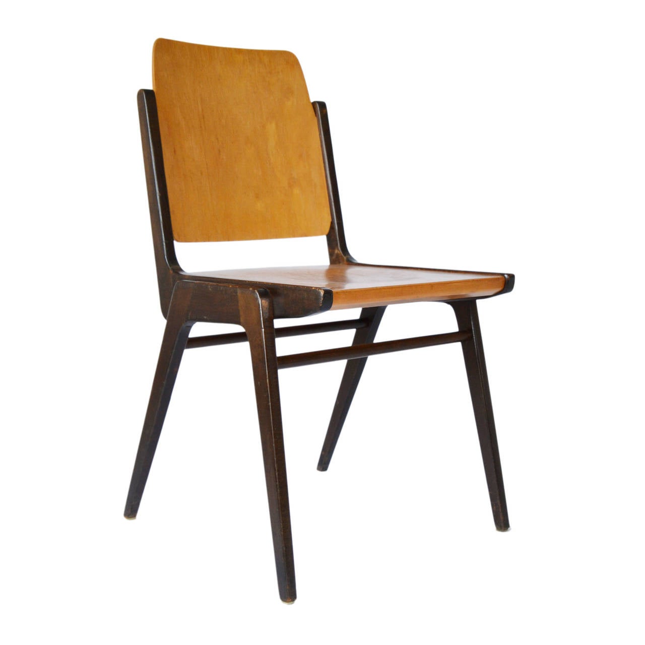Tacheté Une des 12 chaises empilables Franz Schuster:: hêtre bicolore:: Autriche:: 1959 en vente