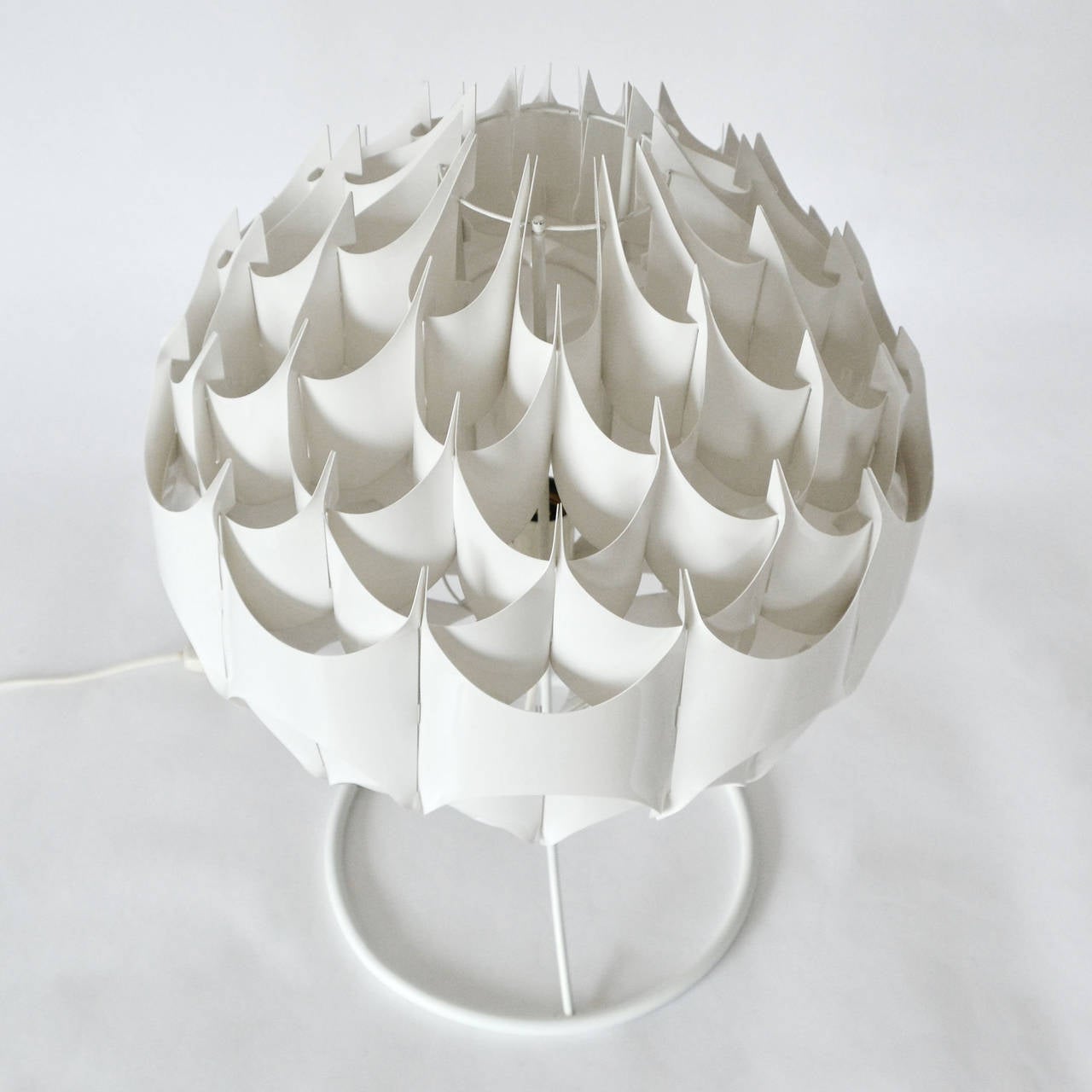 Very Rare table light or desk lamp designed by Havlova Milanda in 1969. Produced by VEST Leuchten in Vienna, Austria. It is made of a white lacquered metal frame and a shade built up of acrylic plastic elements. Labeled with 