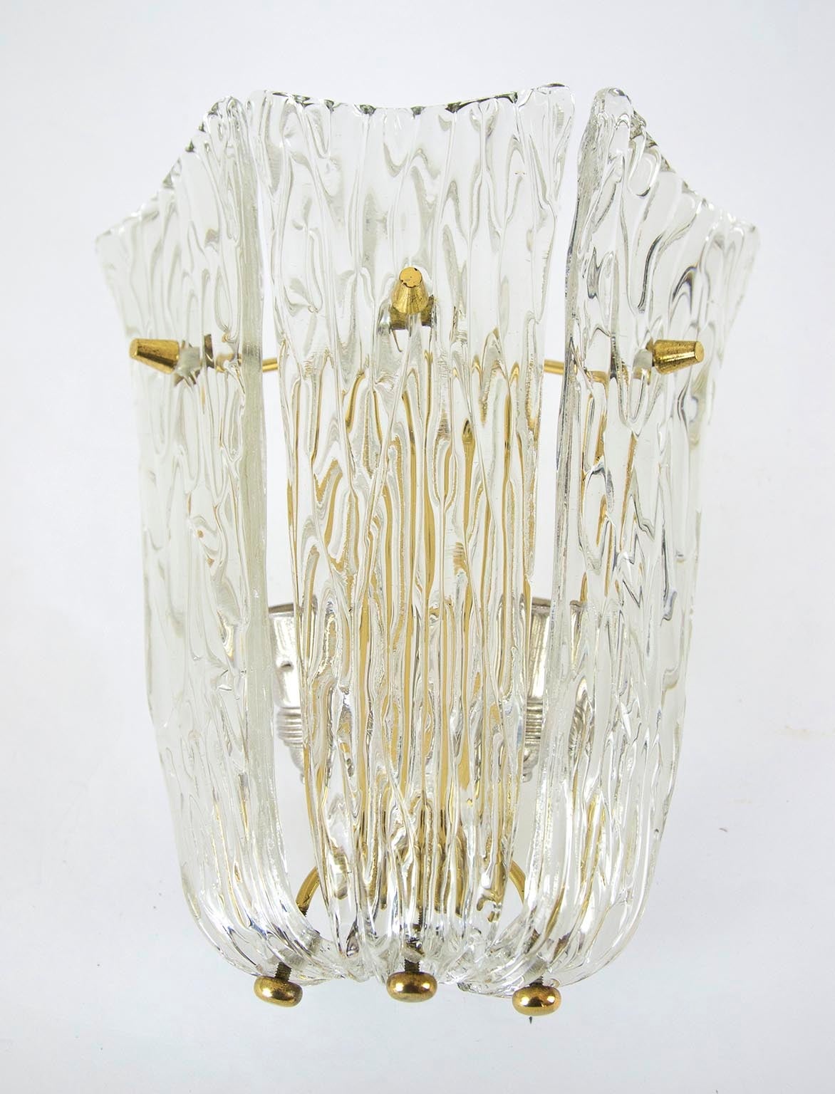One of Three Textured Glass and Brass Wall Sconces by J.T. Kalmar, 1950s In Good Condition For Sale In Hausmannstätten, AT