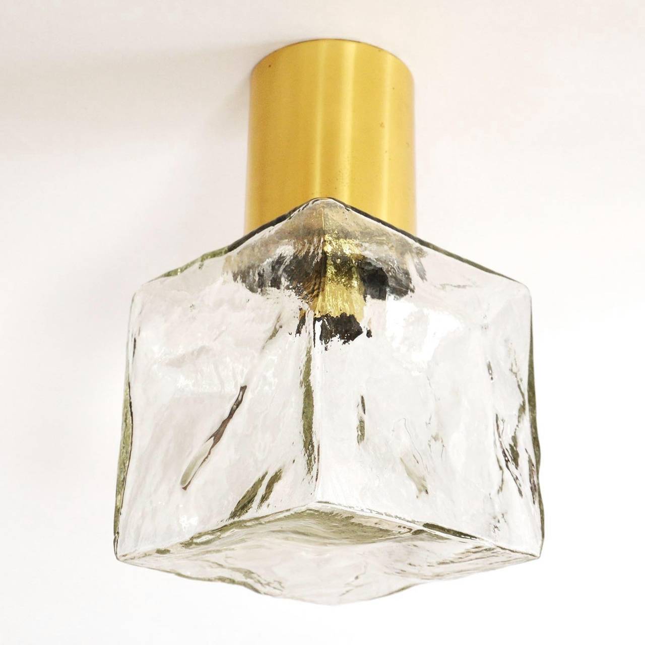 Nice brass and frosted glass light fixture by Kalmar, manufactured in Mid-Century, circa 1970 (late 1960s or eraly 1970s). One bulb E26 / E27 for 75W max.