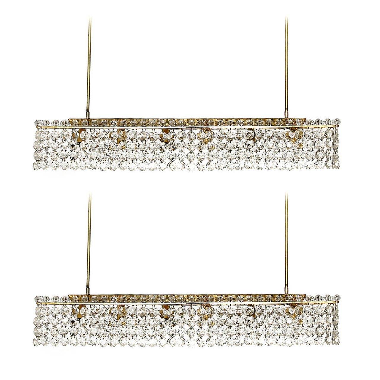 Mid-Century moderno Coppia di grandi lampadari Bakalowits, ottone allungato, vetro cristallo, anni '60 in vendita