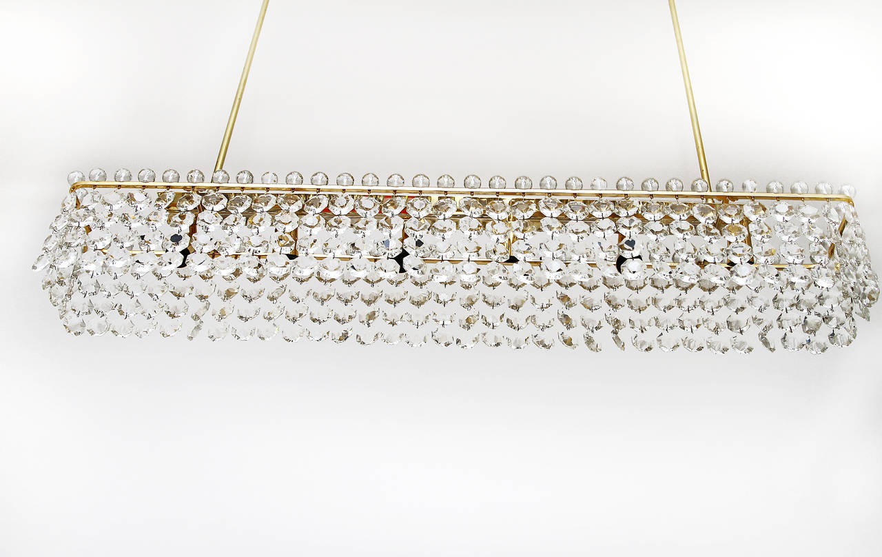 Metà XX secolo Coppia di grandi lampadari Bakalowits, ottone allungato, vetro cristallo, anni '60 in vendita