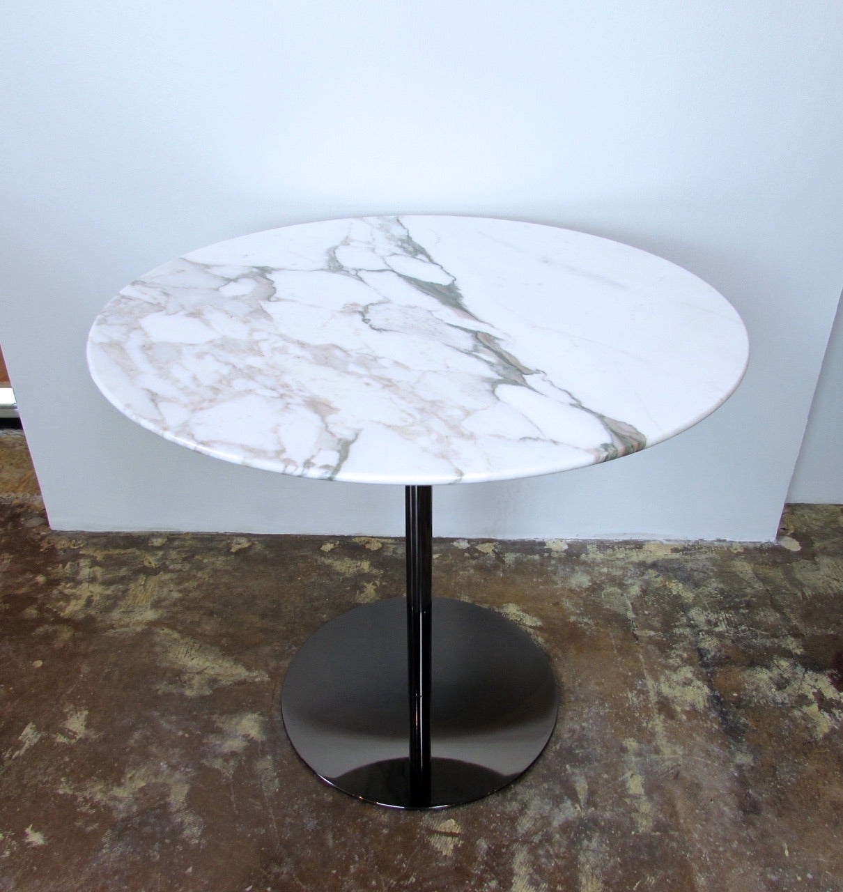 Calacatta marble and bright black-nickel Bellagio side table by Gordon Guillaumier for Minotti.