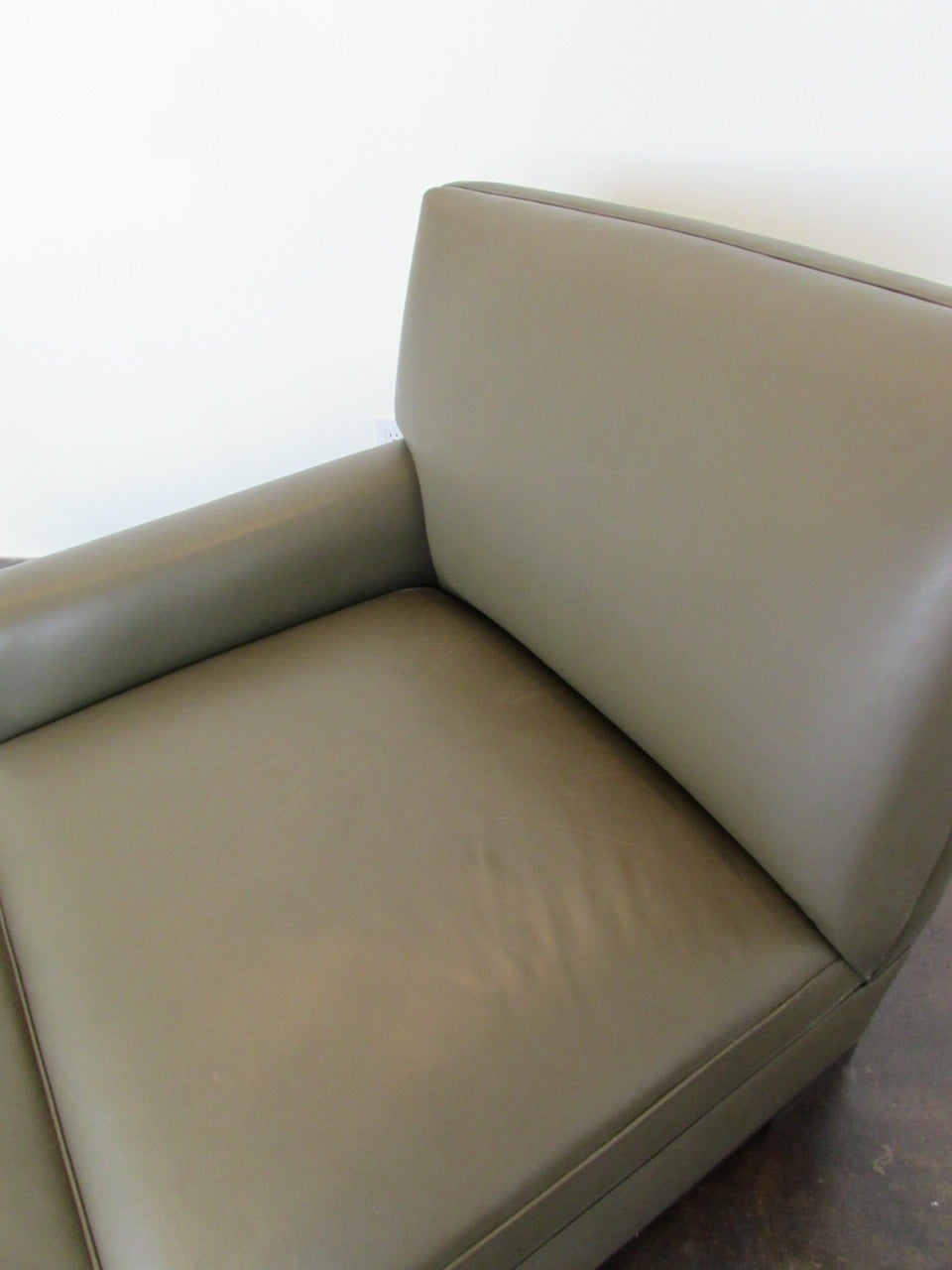 Sutherland Hugo Leather Chaise Lounge For Sale at 1stDibs