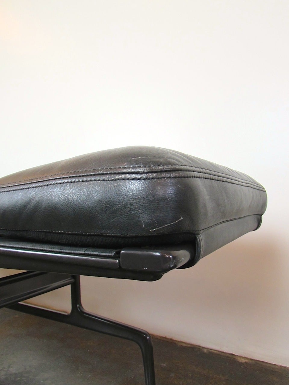 Eames Chaise for Herman Miller In Good Condition In Dallas, TX