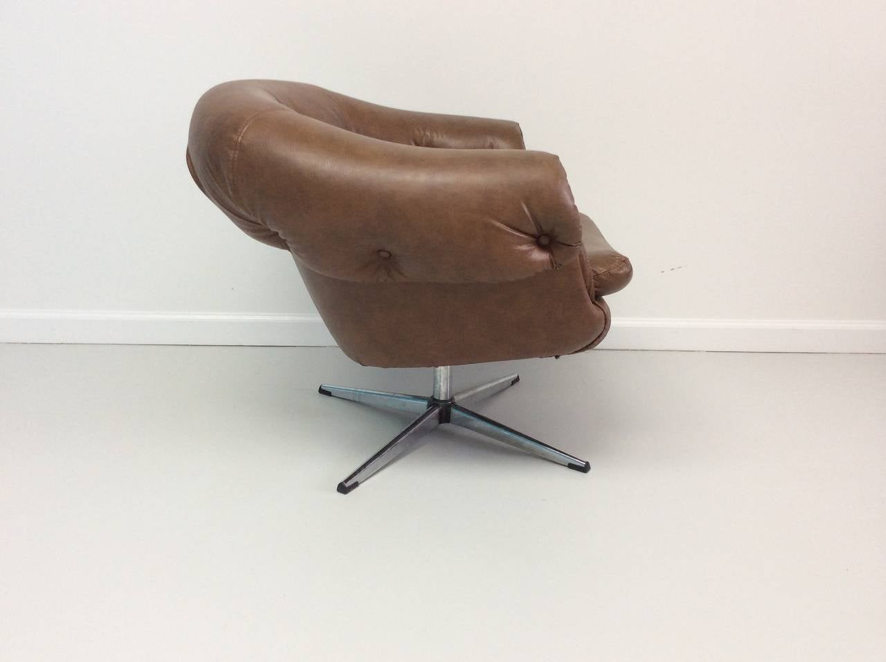 Overman Swivel Lounge Chair in Brown Vinyl 1