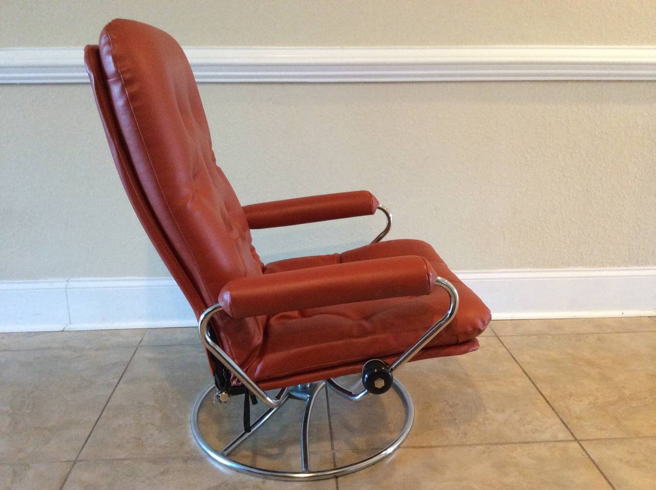 Vintage Stressless style recliner by Charlton 1