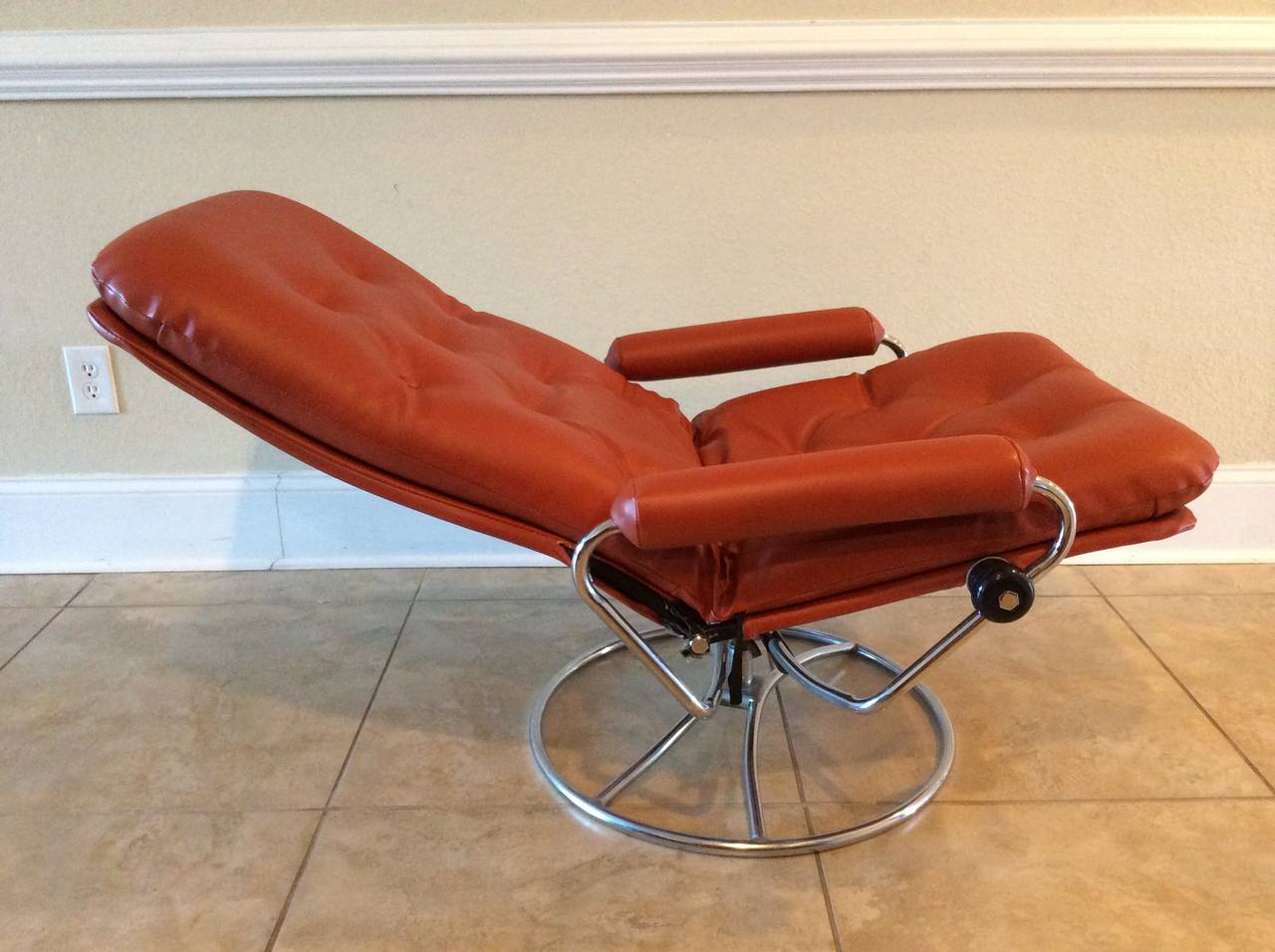 Vintage Stressless style recliner by Charlton 2