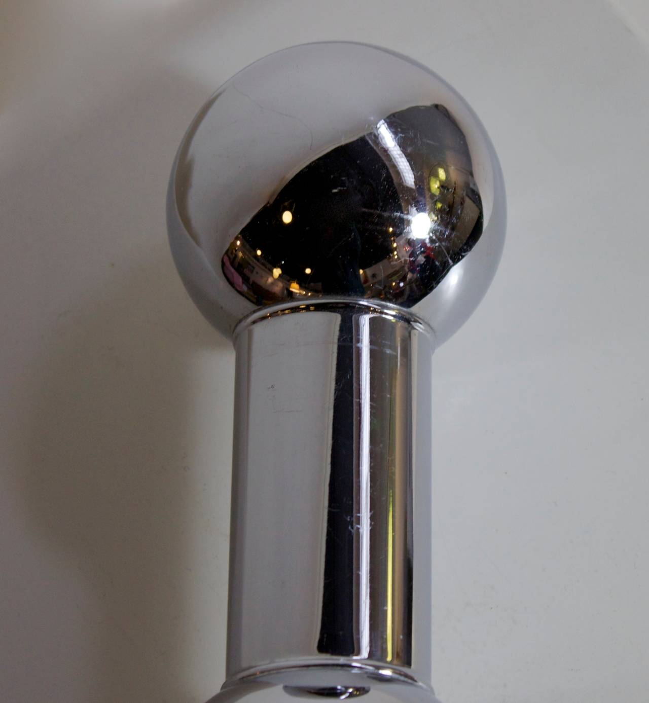 Stunning Chrome Dumbell Cocktail Shaker In Good Condition For Sale In Denver, CO