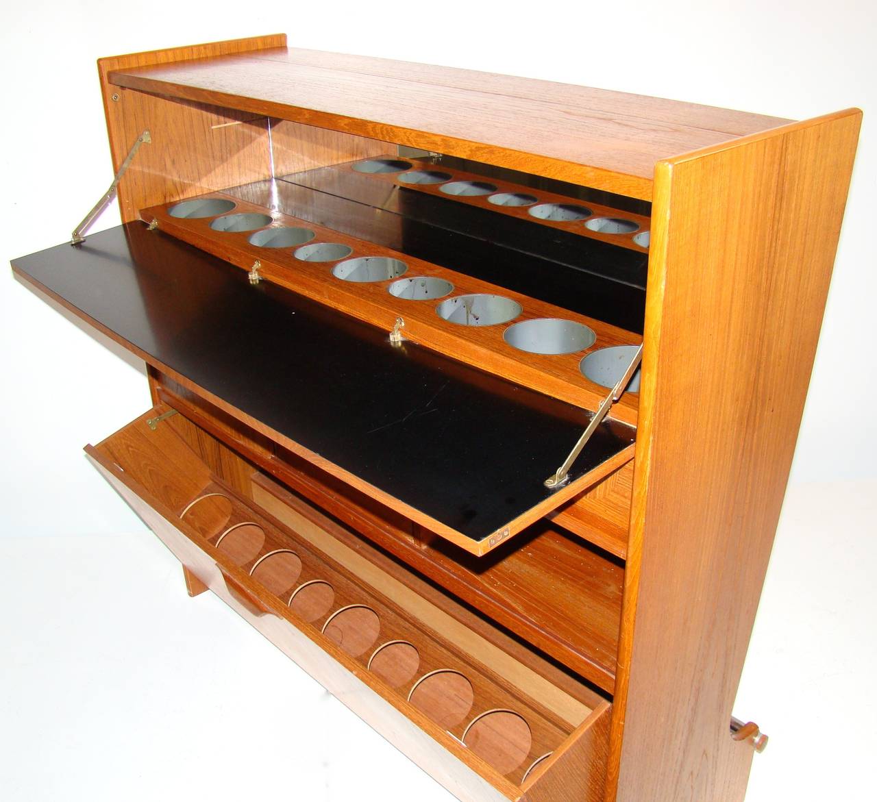 Teak Standing Bar by Johannes Andersen In Good Condition In Denver, CO
