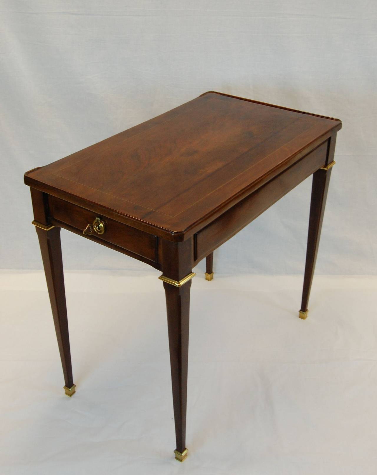 Royal Louis XVI Mahogany Table à Ecrire, circa 1787, Stamped Riesener In Excellent Condition In Pittsburgh, PA