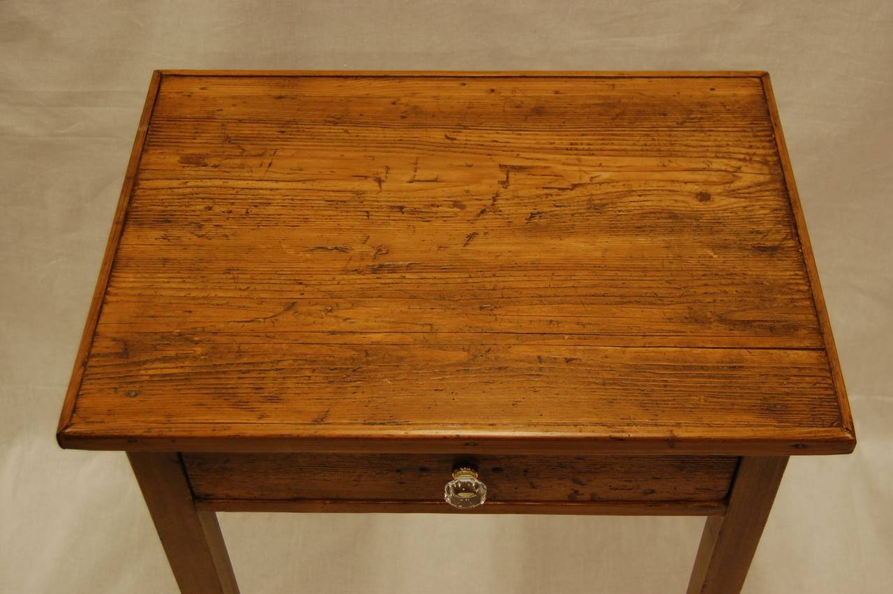 Canadian Knotty Pine Side Table with Drawer, 19th Century