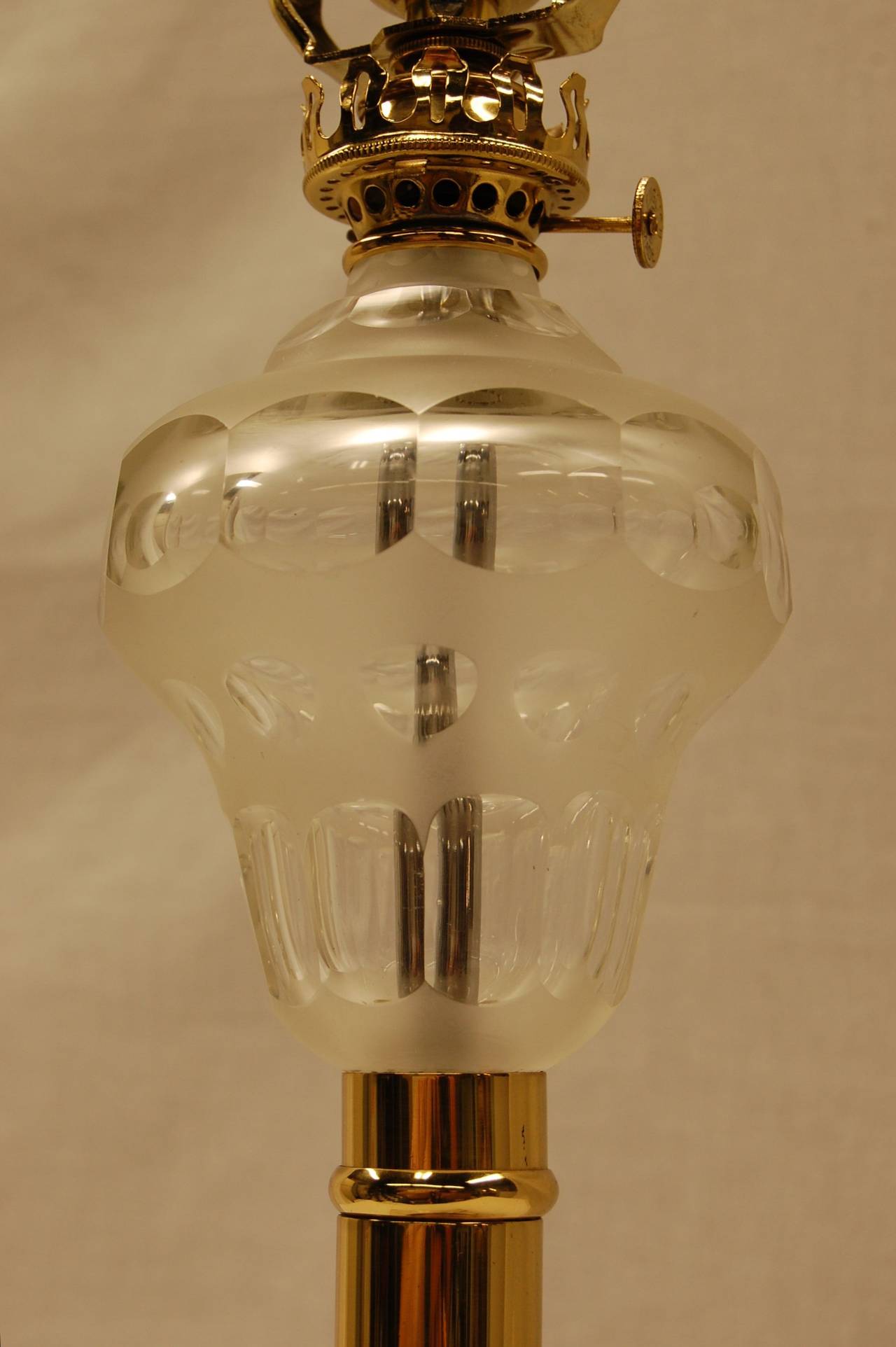 Mid-19th Century American Cut Glass Font Oil Lamp, circa 1860 For Sale