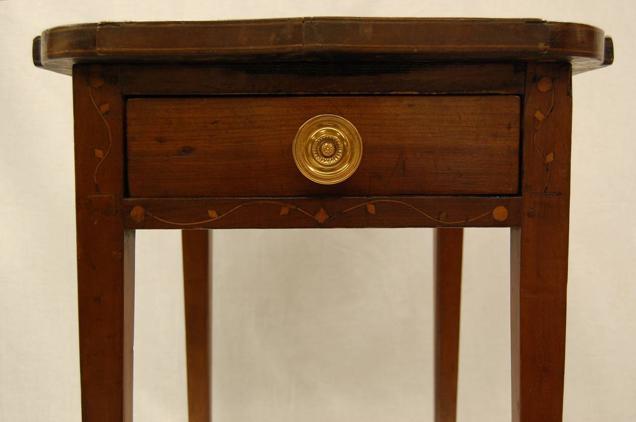 American Federal Side Table with Tapered Legs and Drawer, Early 19th Century 3