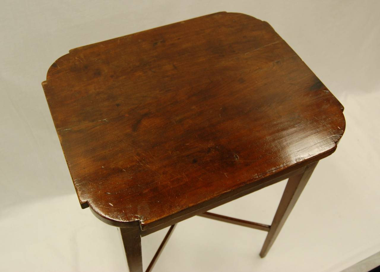 American Federal Side Table with Tapered Legs and Drawer, Early 19th Century 4