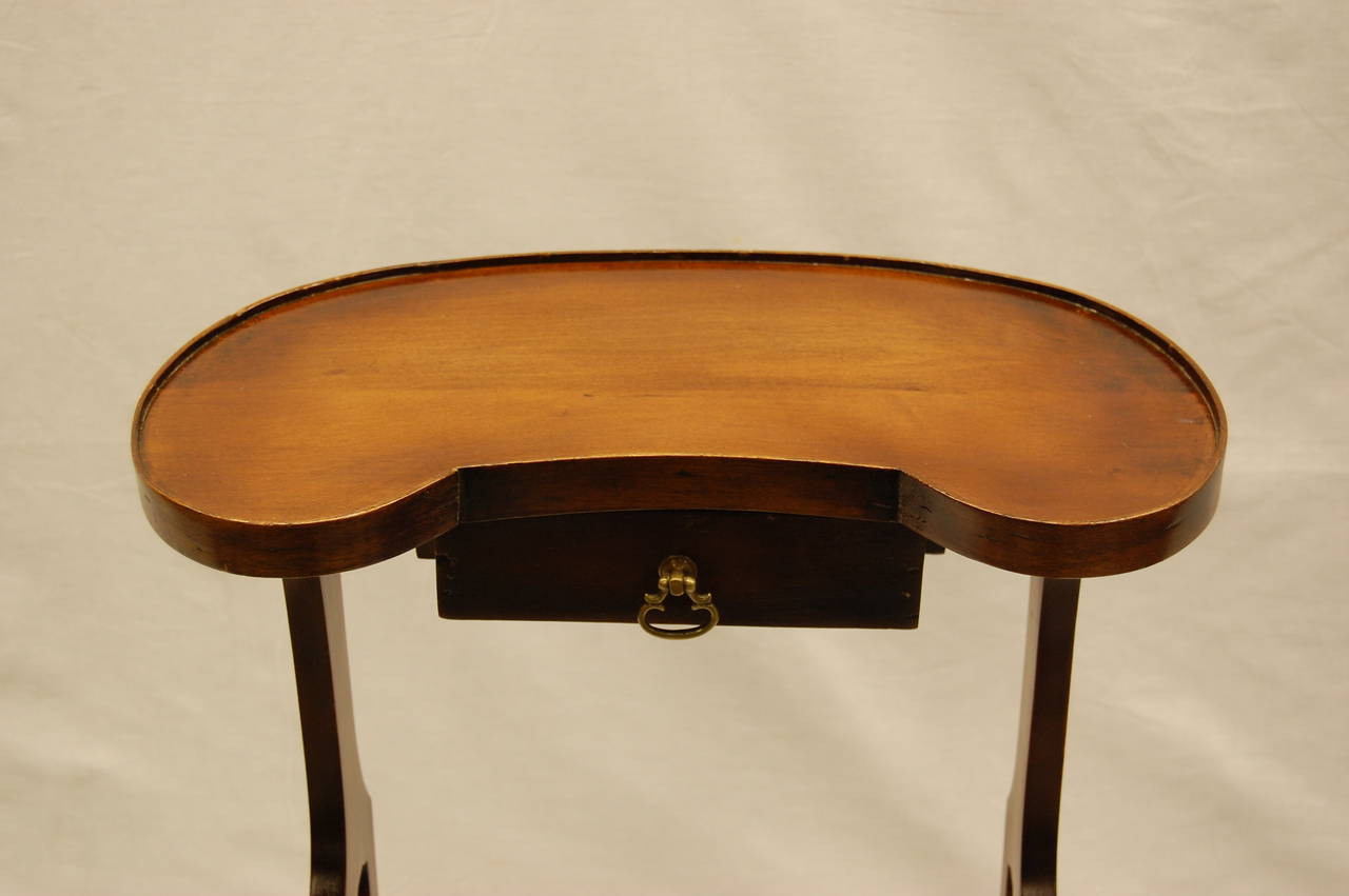 Petit Walnut Kidney Shaped Side Table with Drawer For Sale 1