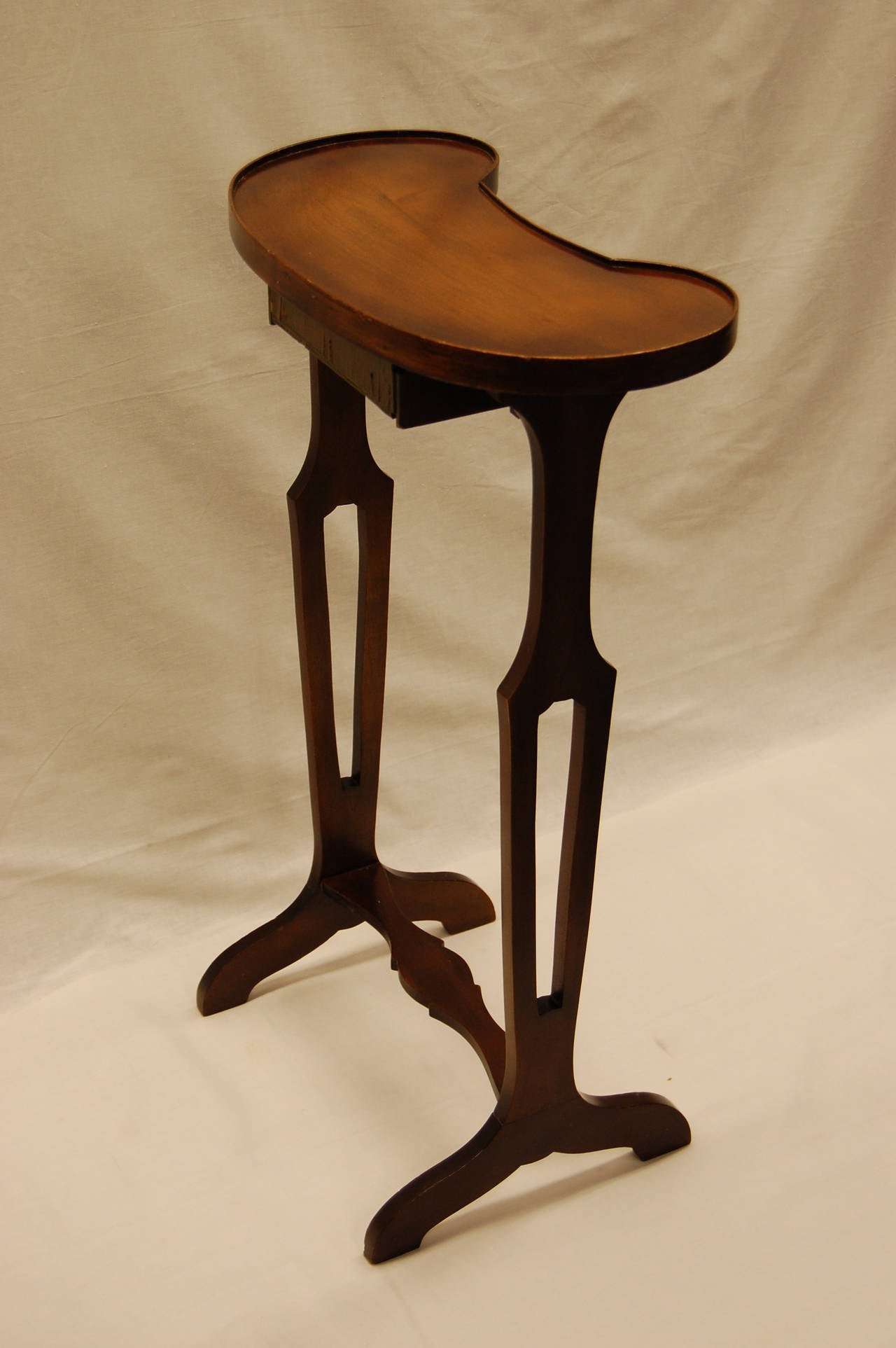 Petit Walnut Kidney Shaped Side Table with Drawer For Sale 2