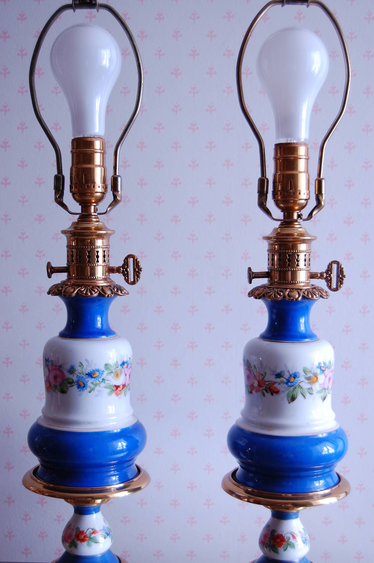 Hand-Painted Pair of Floral Decorated French Porcelain Oil Lamps, Likely Sevres, circa 1850 For Sale