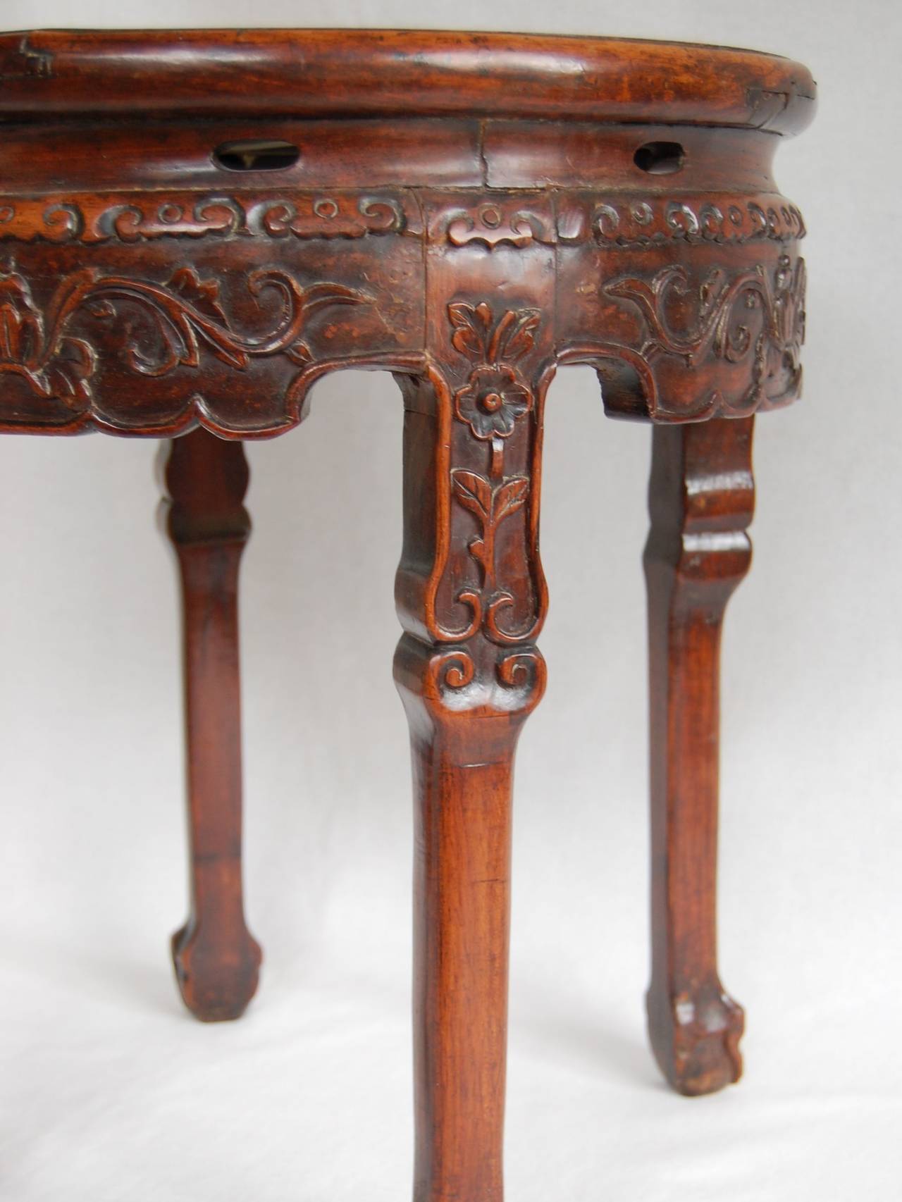 19th Century Circular Chinese Carved Rosewood Table with Marble Top For Sale 1
