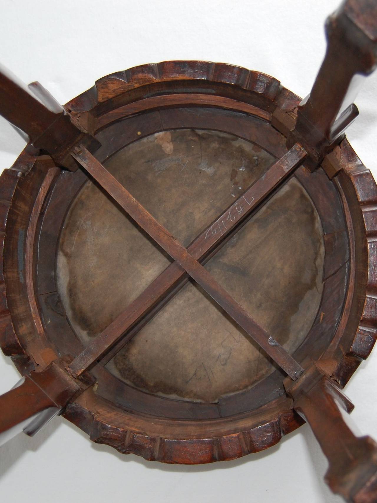 19th Century Circular Chinese Carved Rosewood Table with Marble Top For Sale 7