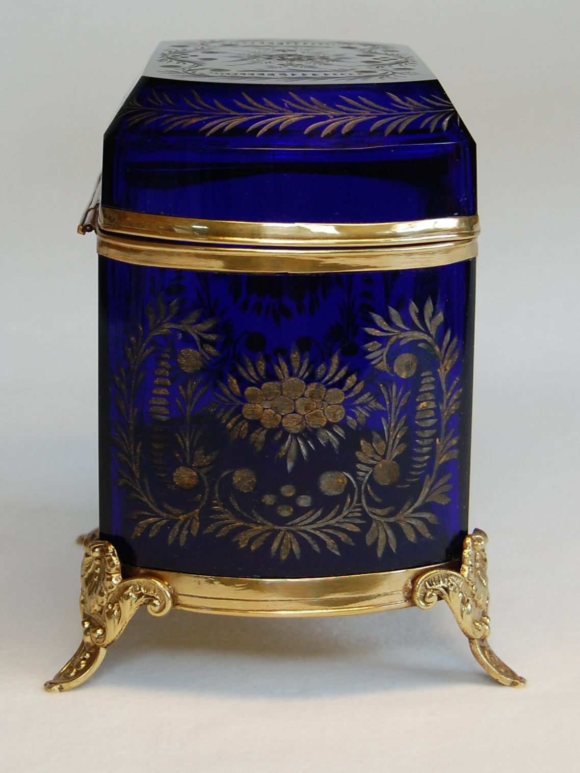 Antique Cobalt Blue Glass Lidded Box, 19th Century In Excellent Condition In Pittsburgh, PA