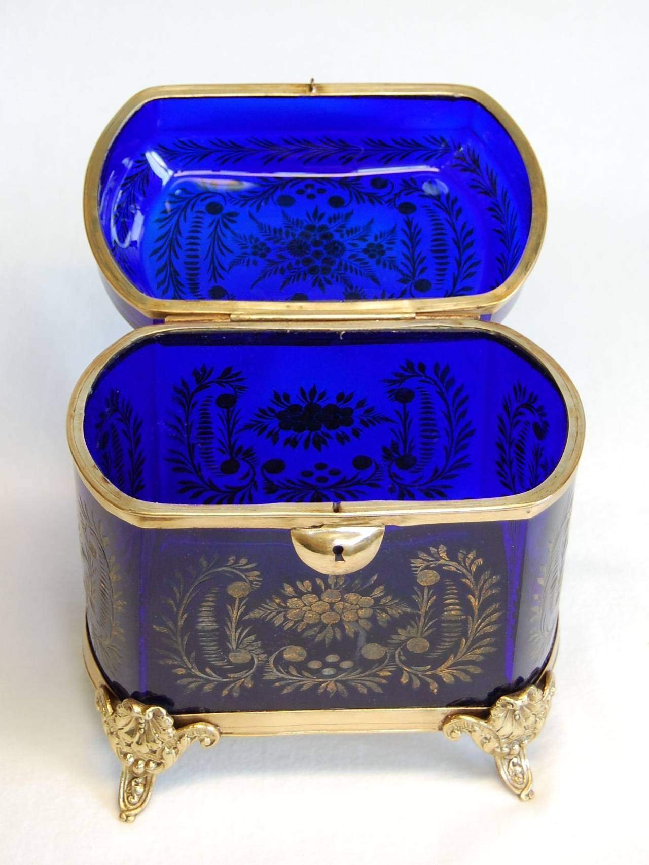 Antique Cobalt Blue Glass Lidded Box, 19th Century 4