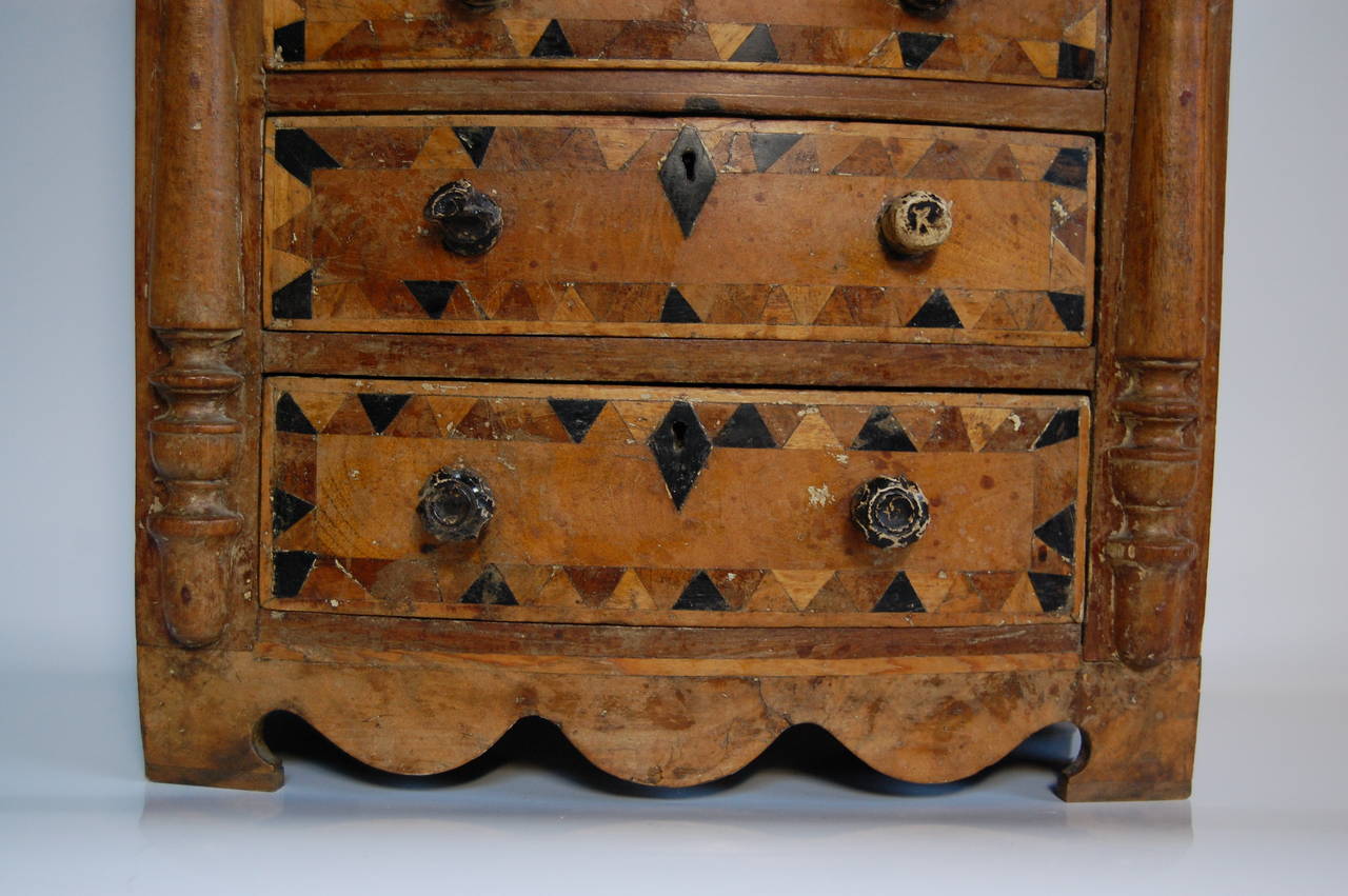 19th Century American Tramp Art Miniature Chest For Sale 3