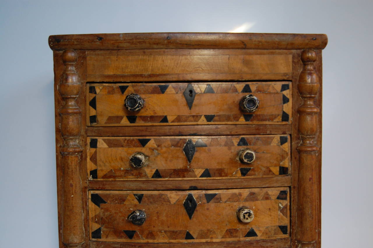 19th Century American Tramp Art Miniature Chest For Sale 2