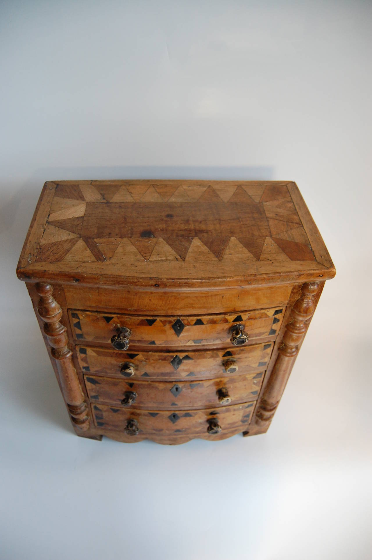19th Century American Tramp Art Miniature Chest For Sale 4